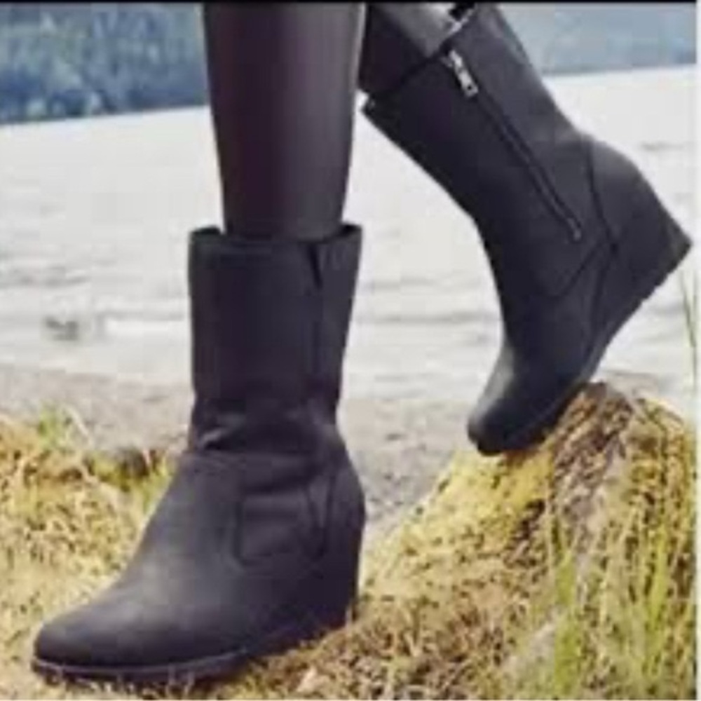 UGG JOELY Black Leather Insulated Waterproof Boots